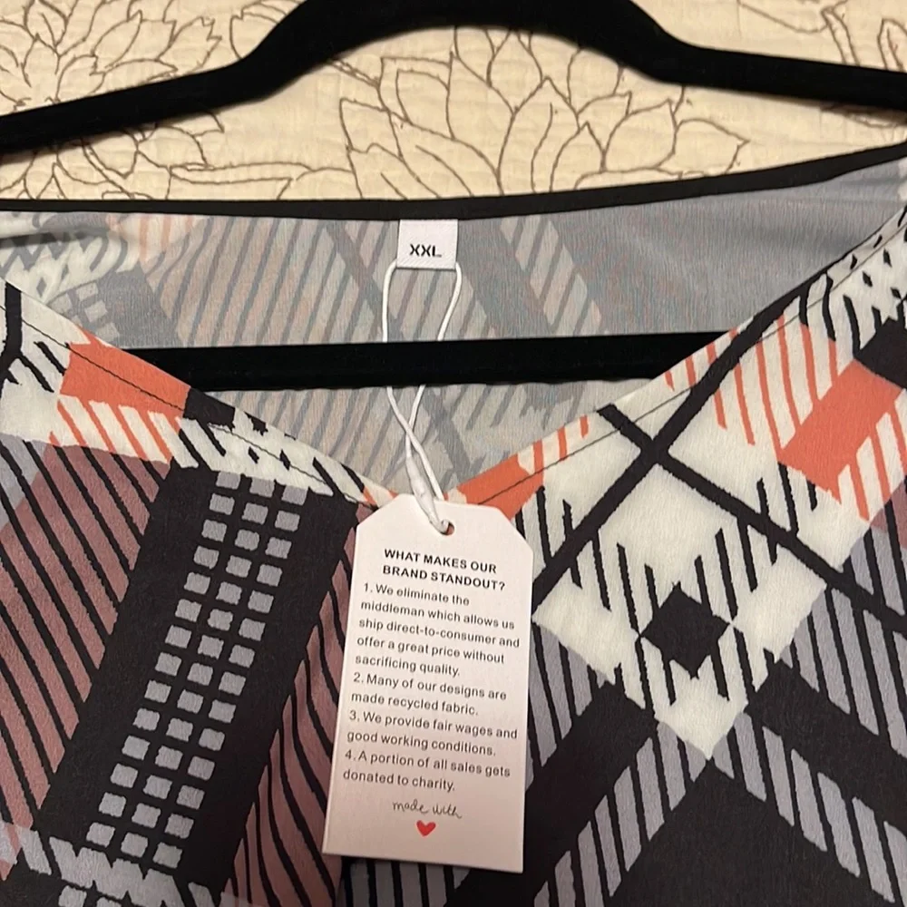 Cute light weight dress - Picture 3 of 4